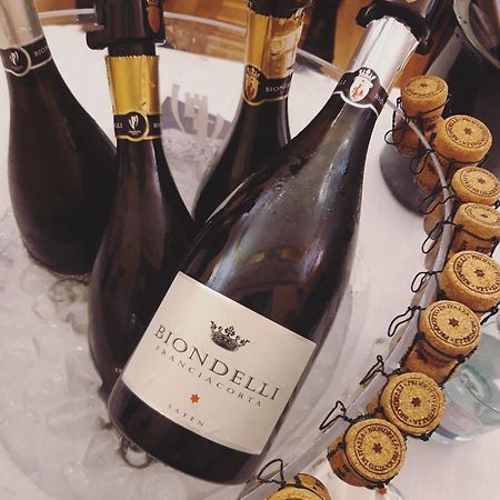 Villa Biondelli Wine & Suites Cazzago San Martino Eksteriør billede